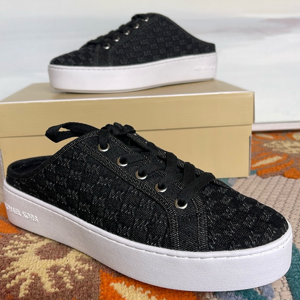 Michael Kors POPPY SLIDE SNEAKER MK DEBOSSED WASHED DENIM
49T4POFP3D Platforms - Picture 15 of 16